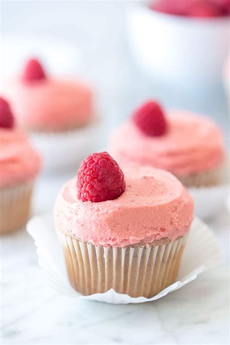 raspberry marble cheesecake cupcakes
