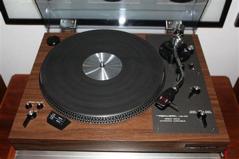 Realistic Turntable Lab 400