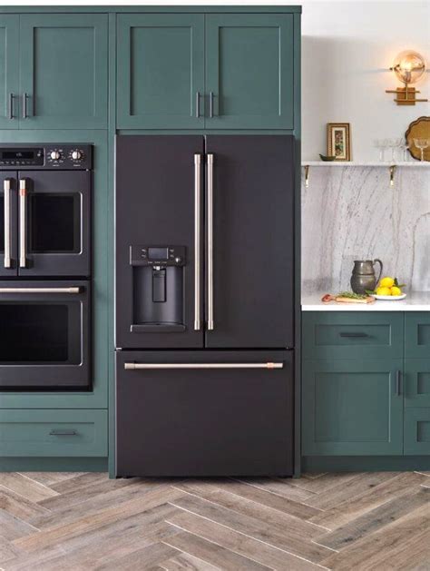Matte Black Is Taking Over Kitchens Everywhere in 2020 Matte black kitchen, Black kitchen
