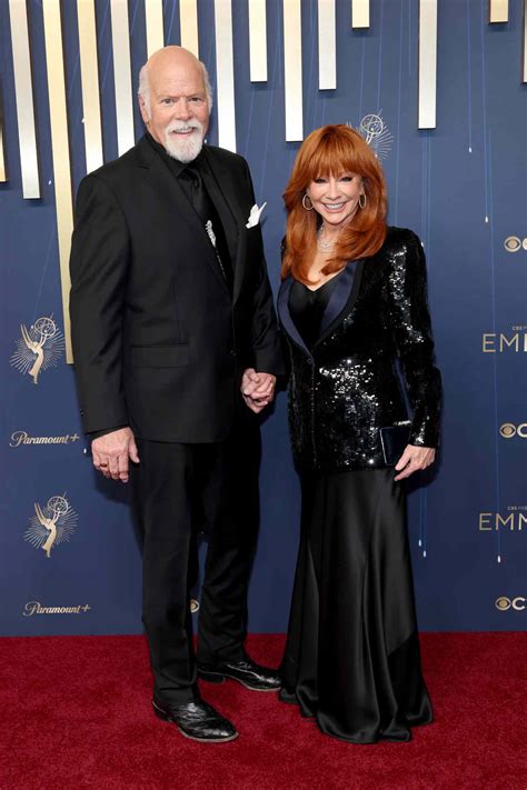 reba mcentire engaged