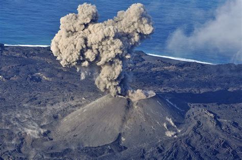 recent japan volcano eruption