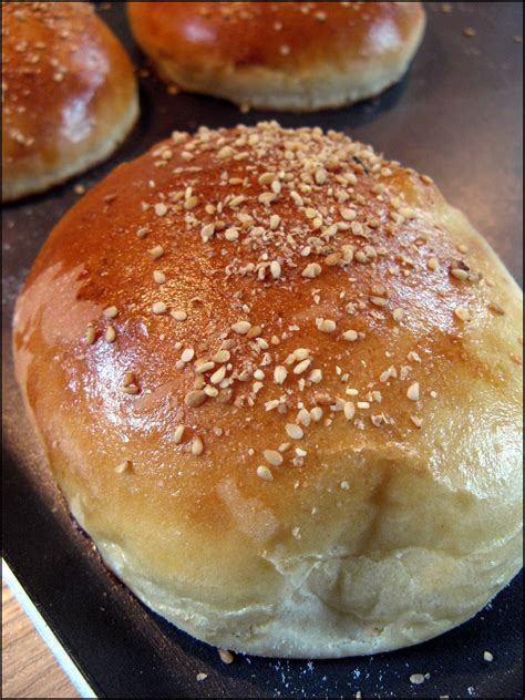 Pâte à petits pains à burger en train de lever