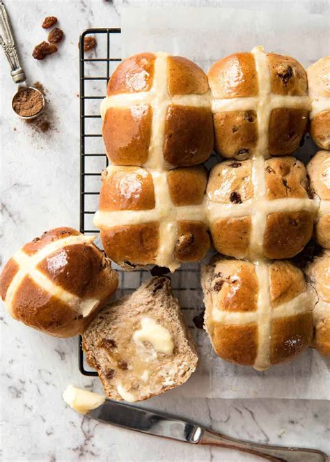 Easy Hot Cross Buns Recipe [Video] Sweet and Savory Meals