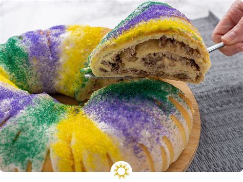 Mardi Gras Party Ideas + Easy King Cake Recipe from