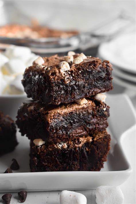 OBSESSED with these 4 Ingredient Hot Chocolate Cookies! The marshmallow gets all gooey and e