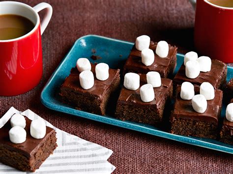 19 Nifty New Recipes to Use Hot Cocoa Packets Icebox cake, Cake desserts, Christmas food desserts