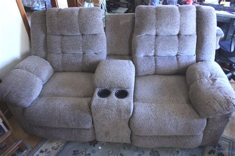 Recliners With Cup Holders In The Middle