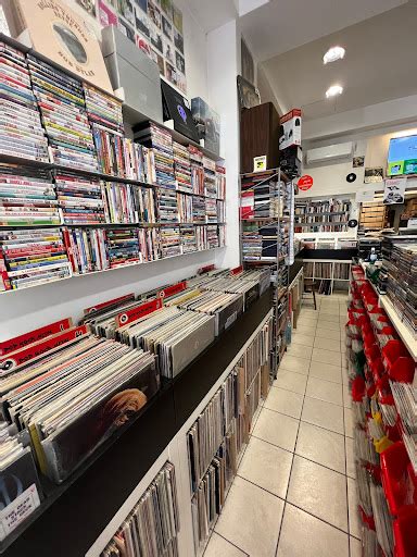 record stores in milan italy