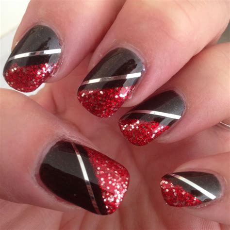 Red and black Halloween gel nails Red gel nails, Black nail designs