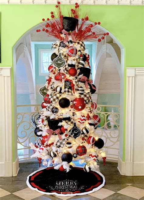 Red black and white Christmas tree themes, Christmas tree decorating