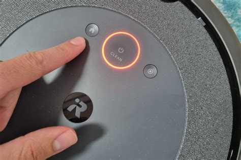 red light on roomba