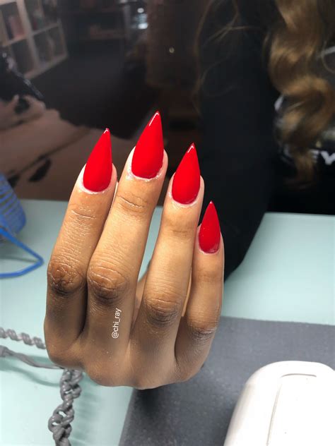 Red Nails Medium Short