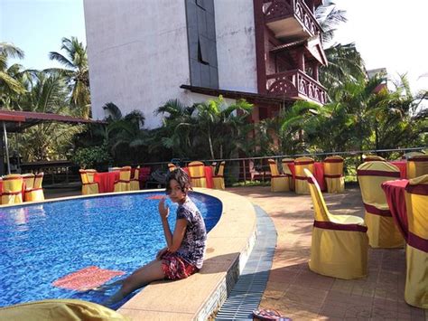 red rock resort mangalore contact number