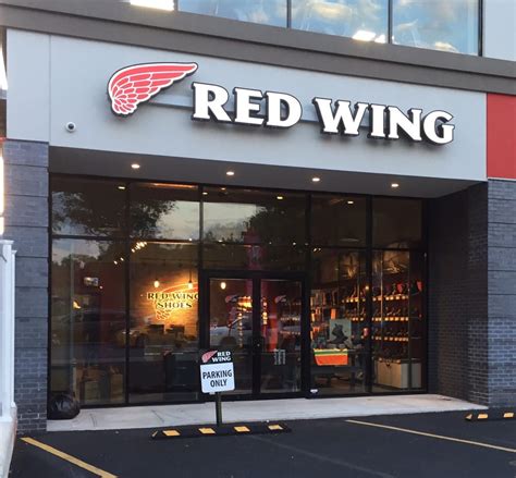 red wing shoes store hours
