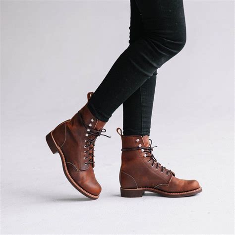 red wings shoes for women