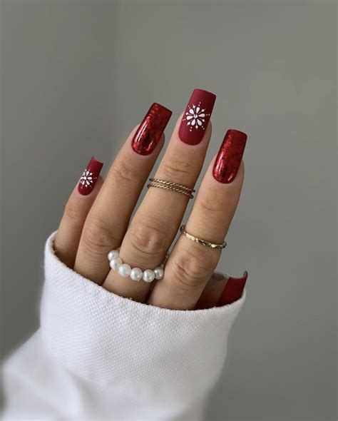 Red Winter Nails Square