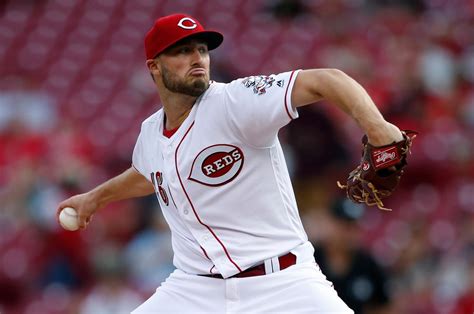 reds game today starting pitcher