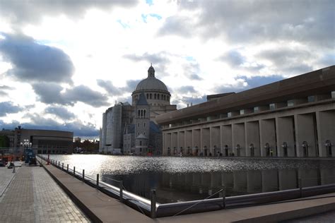 reflecting pool at the christian science plaza