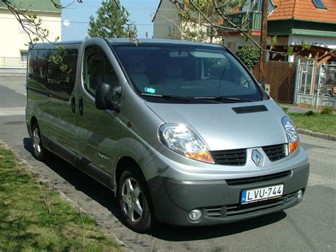 Renault Trafic 9 személyes kisbusz bérlés Győrben