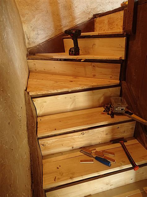 Refaire un escalier ancien Renovation escalier bois, Renover escalier