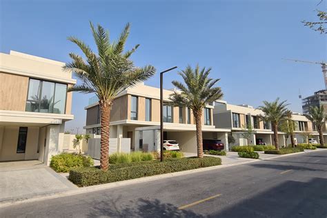 rent a villa dubai hills