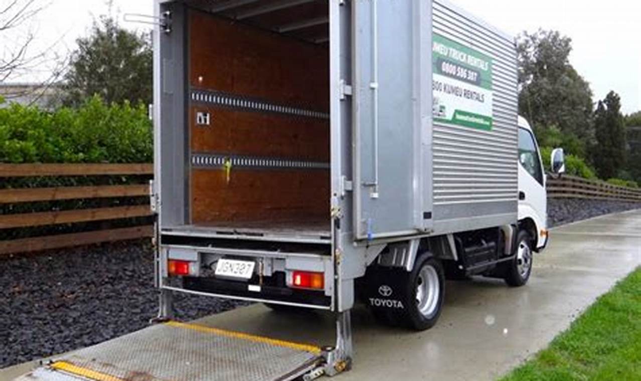 rental trucks with hydraulic lifts