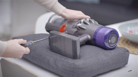 replacing battery on a dyson v10 vacuum