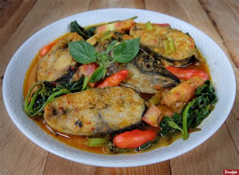 Resep Woku Ikan Belanga Khas Manado (Manadonese Spicy Fish Curry Soup