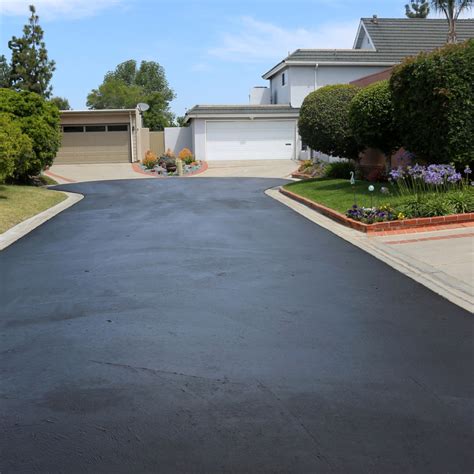 residential blacktop driveway contractors