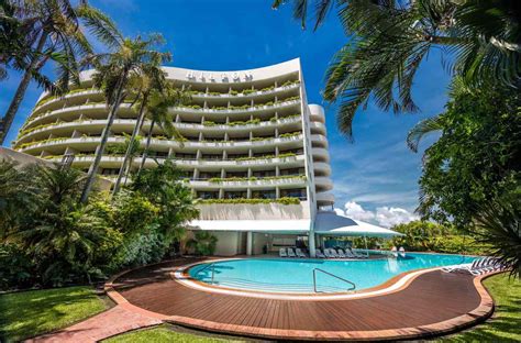 resorts in cairns qld