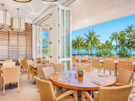 restaurants near hyatt place waikiki beach