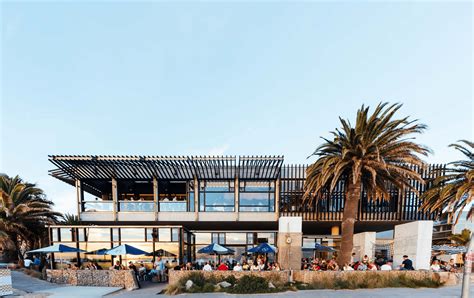 restaurants near st kilda beach