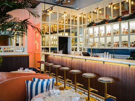 Social dining at restaurants