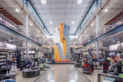 retail sport stores near me open now