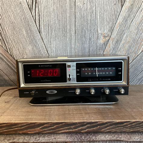 Retro Look Clock Radio