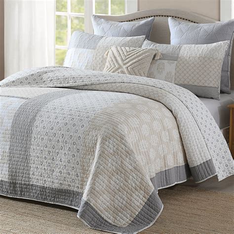 Reversible Quilt Set Queen Size
