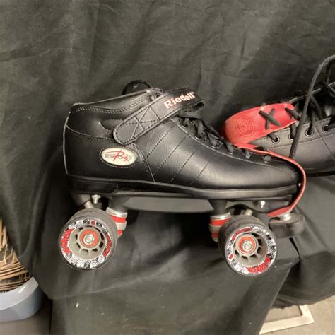 Riedell logo surrounded by skaters