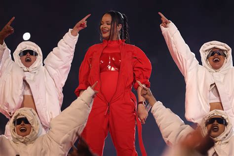 rihanna pay super bowl