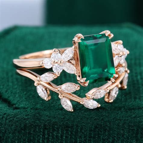 Ring Set With Emerald
