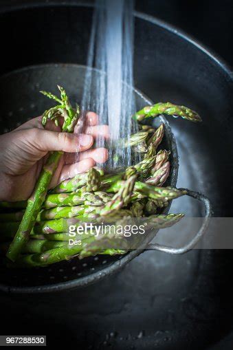 Rinsing Asparagus