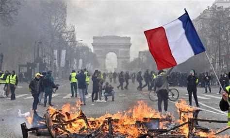 rioting in france today reasons