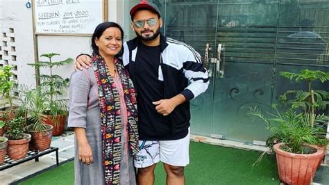 rishabh pant mother name