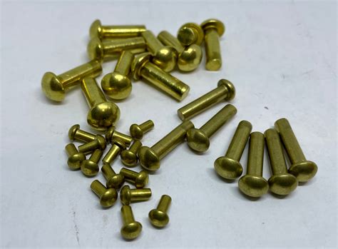 Rivet Brass Round