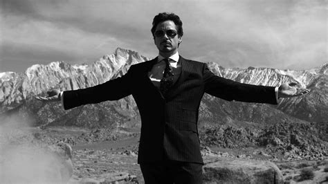 Robert Downey Jr Pose