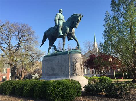 Robert E Lee Virginia Statue