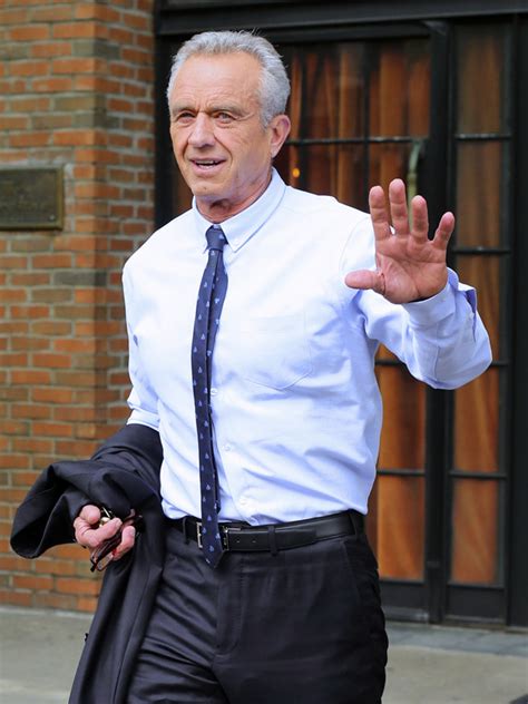 robert f kennedy jr shirt style