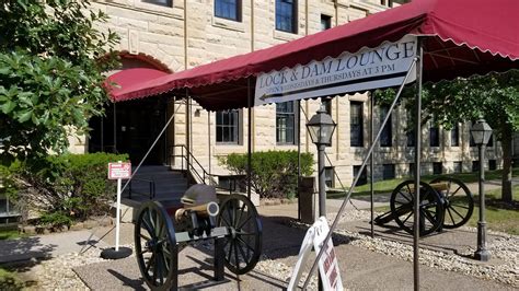 rock island arsenal lock and dam lounge