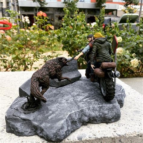 Rock Statues Days Gone