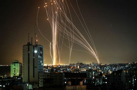 rockets fired at tel aviv after israeli