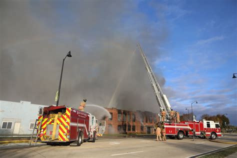 rockford il fire today